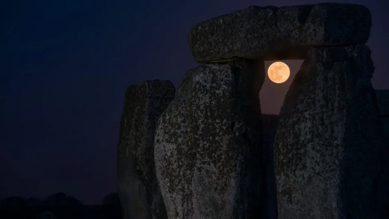 استون هنج، یکی از اسرارآمیزترین بناهای تاریخی جهان، ممکن است مربوط به ماه نیز باشد