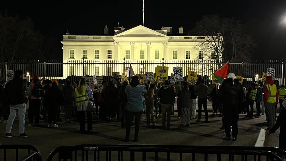 آمریکایی ها در محکومیت حمله به یمن مقابل کاخ سفید تظاهرات کردند