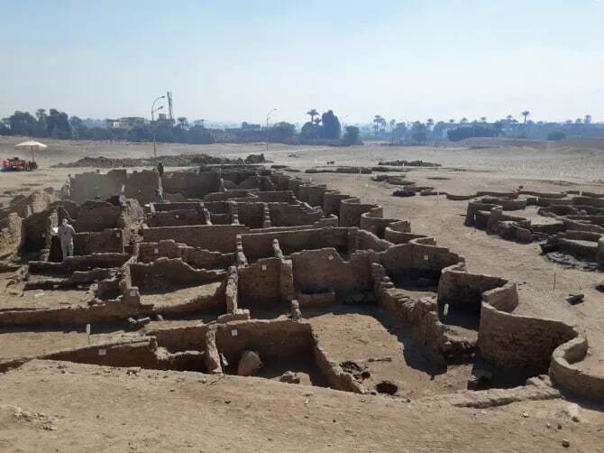 3 تا از شگفت انگیزترین اکتشافات مصر باستان؛ از شهر طلایی تا مقبره نفرین شده 3 تا از شگفت انگیزترین اکتشافات مصر باستان؛ از شهر طلایی تا مقبره نفرین شده