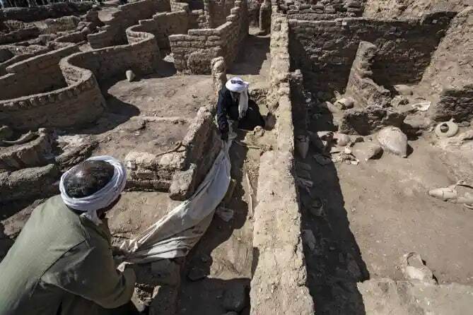 3 تا از شگفت انگیزترین اکتشافات مصر باستان؛ از شهر طلایی تا مقبره نفرین شده 3 تا از شگفت انگیزترین اکتشافات مصر باستان؛ از شهر طلایی تا مقبره نفرین شده