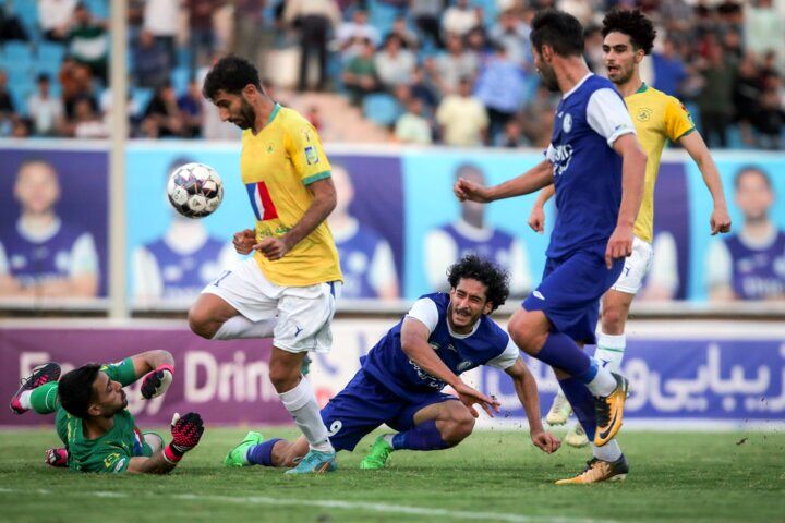 مدیر روستا: فوتبال ایران در حال نابودی است!