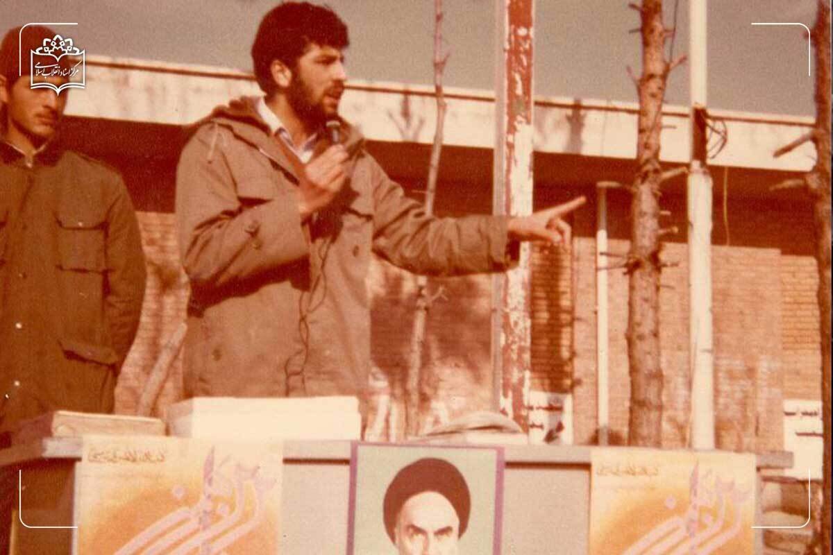 بخشی از خاطرات رئیسی به قول خودش: گفتم اگر شاه برود آقای خامنه ای بهترین فرد برای ریاست جمهوری است + عکس