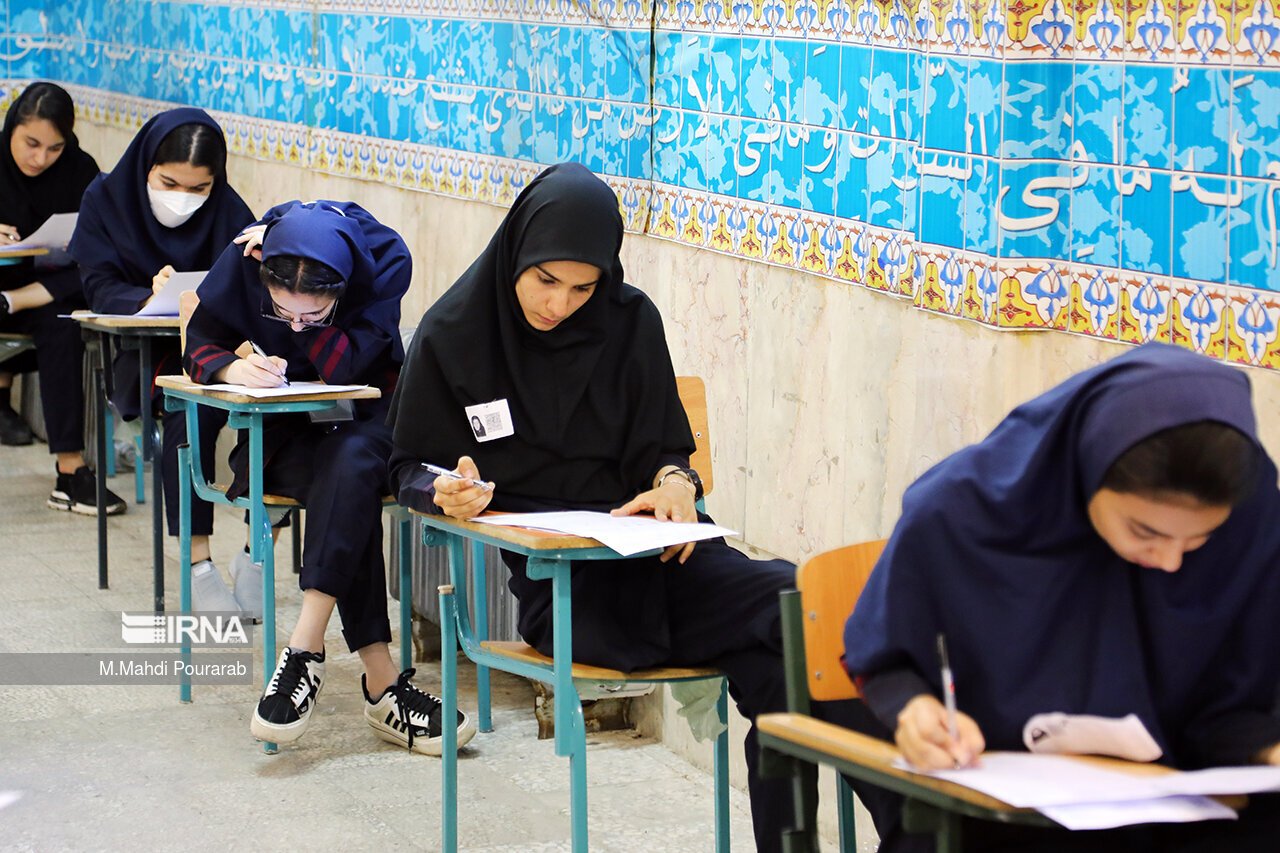 اختلال در سیستم دریافت کارت جلسه؛ دانش آموزان برای امتحانات نهایی آماده بودند، اما نه برای آموزش