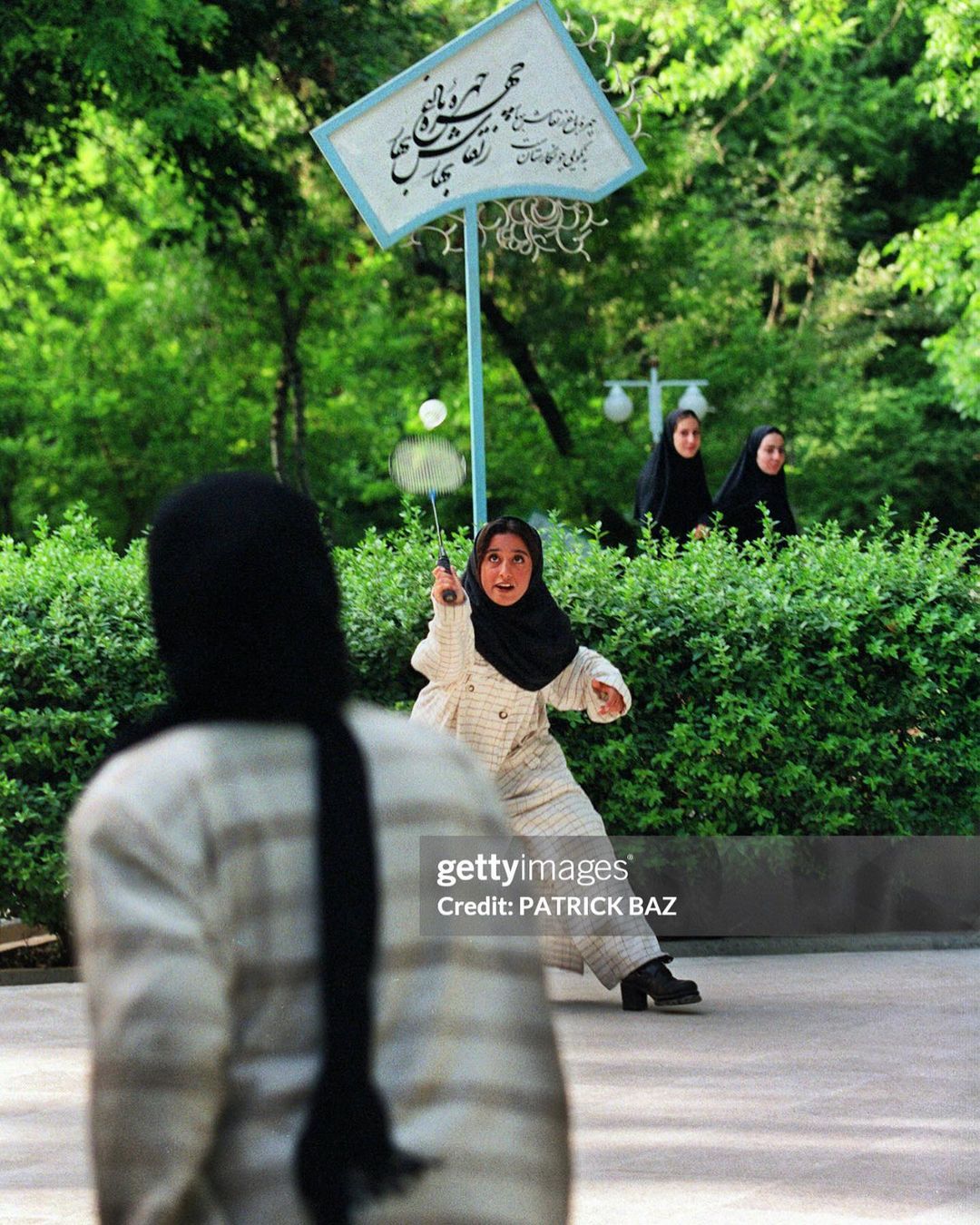 عکس جامع از استایل دو دختر تهرانی دهه 70