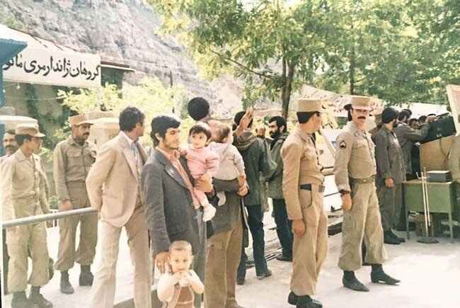 عکس قدیمی احمدی نژاد و فرزندان خردسالش