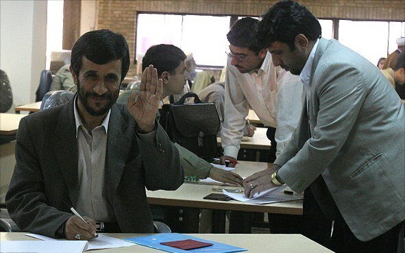 احمدی نژاد و لاریجانی راز زیبایی در ایران را فاش کردند!