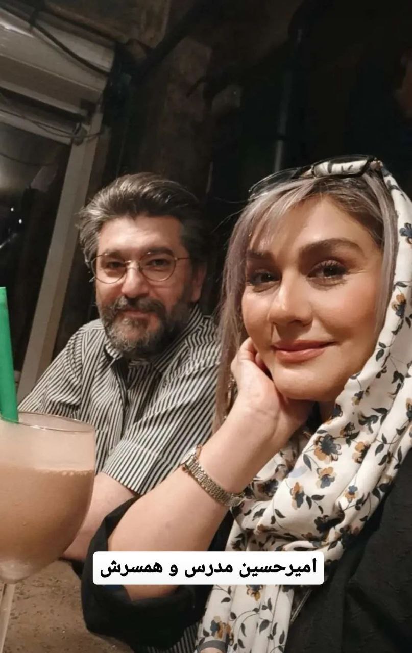 عکس جامع بازدید آقای مجری و همسرش از یک کافه
