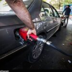 مشکل بنزین با شعار انتخاباتی حل نمی‌شود | کاهش قیمت بنزین حرف پوپولیستی است
