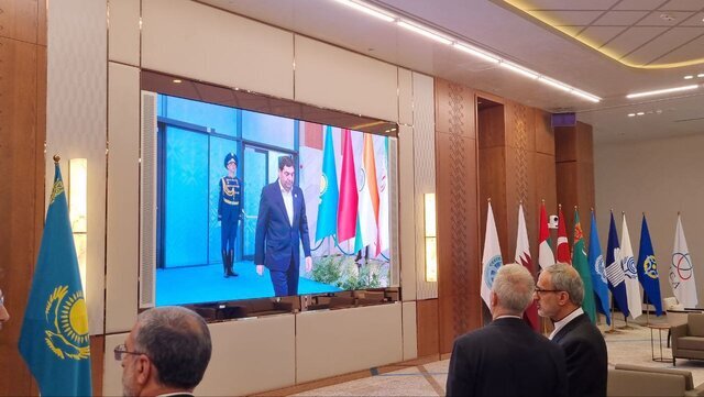 عکسی از محمد مخبر در اجلاس شانگهای