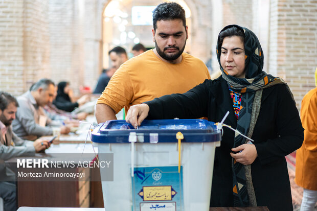 علی رای دهنده: نصف ایران به من می گویند هافبک!