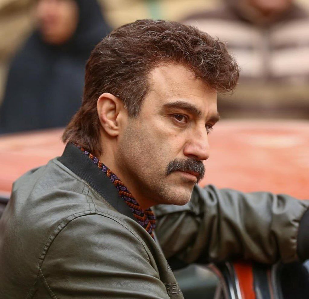عکسی از محسن تنابنده با موهایش در دهه 60 عکسی از محسن تنابنده با موهایش در دهه 60