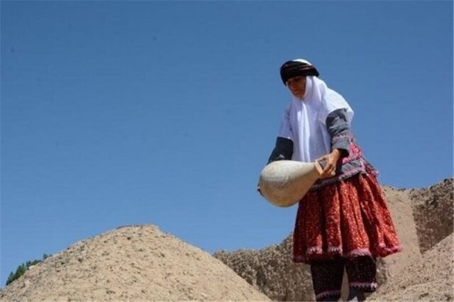 دین چهارشنبه باستان در میان گلستین سیستانی ؛ از فال تلفن گرفته تا شکستن شیشه دین چهارشنبه باستان در میان گلستین سیستانی ؛ از فال تلفن گرفته تا شکستن شیشه