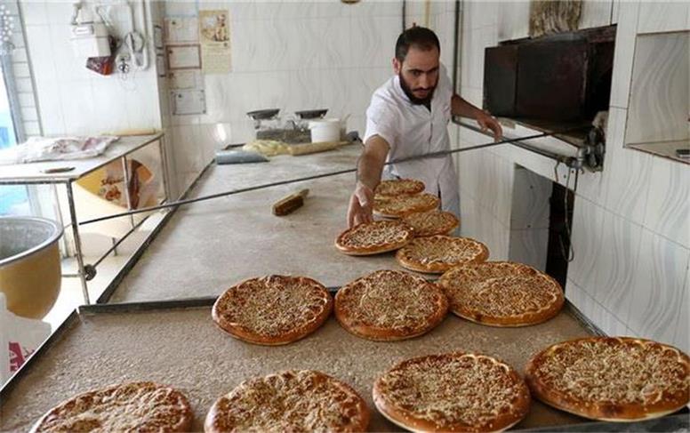 کاهش سهمیه آرد نانوایی‌ها با قطعی مکرر برق/ قیمت‌ نان افزایش می‌یابد؟