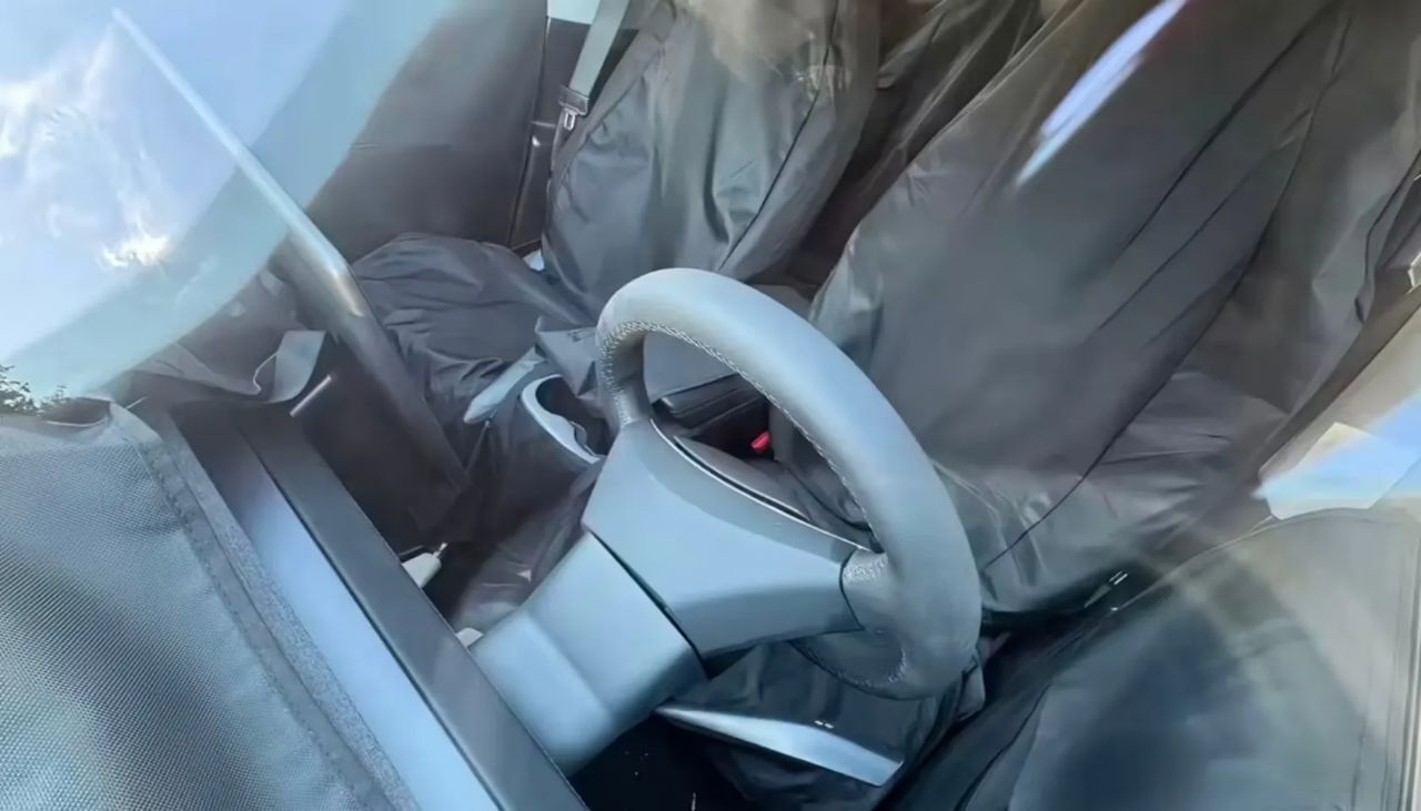 تصاویر ماشین ارزان Tesla Lu ؛ صفحه نمایش عقب و سقف پانوراما را بردارید