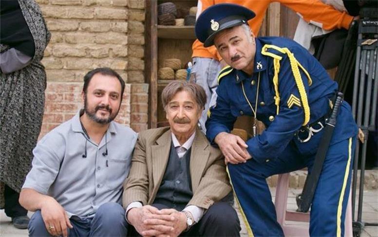 به‌حدی به موضوعات سیاسی پرداختیم که مخاطب پس نزند