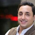 رامبد جوان وقتی می‌خواهد تمرکز کند، روی تخت دراز می‌کشد و با مراجعانش حرف می‌زند!