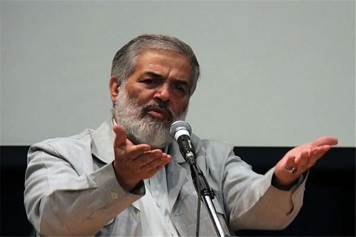 ادعای عجیب فعال اصولگرا: مطلوب دشمنان اسلام برای قرار گرفتن در راس نظام، حسن روحانی است!