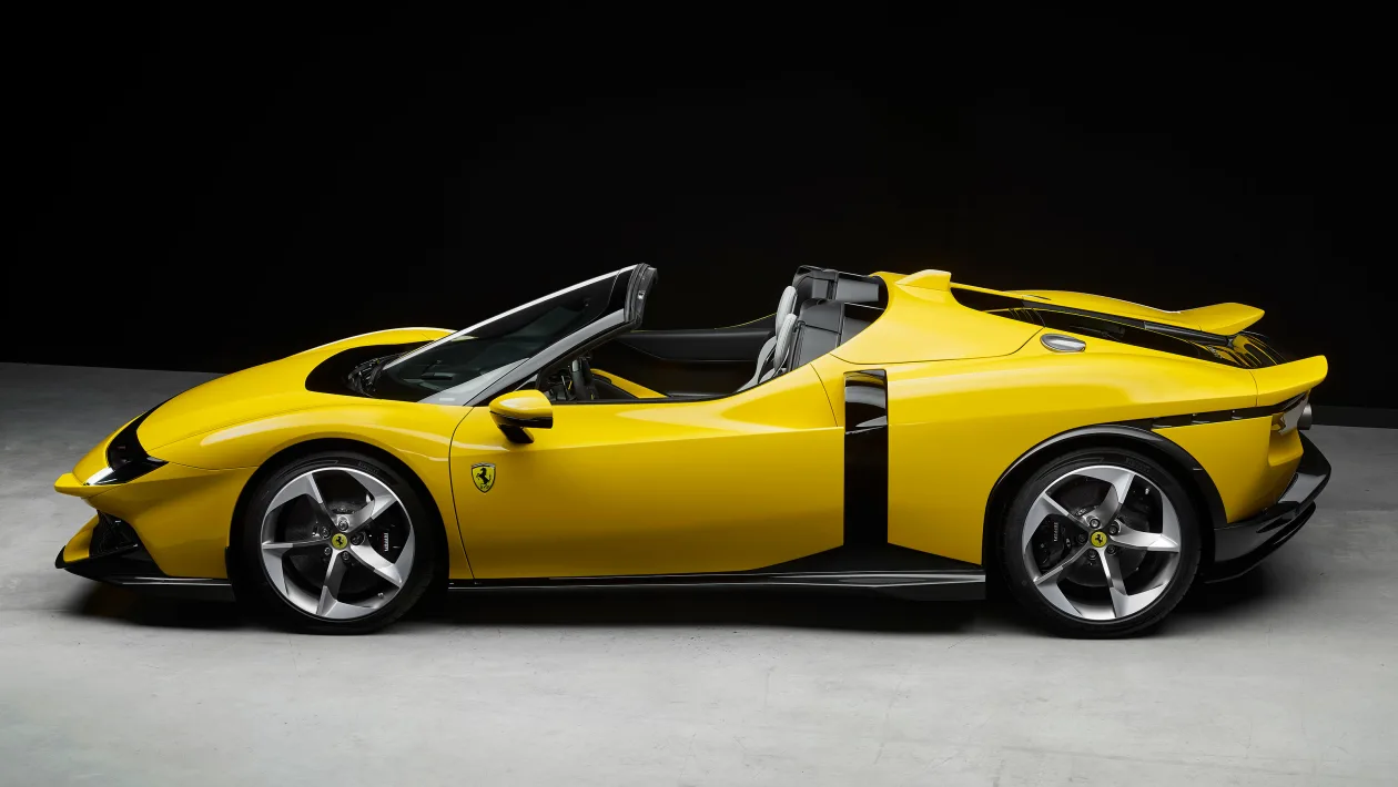 فراری 849 Testatrossa 2025 33