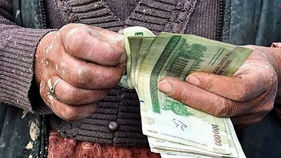 با این حقوق و دستمزدها فقط می‌توان نان خالی خرید؛ کارگر دیگر توان ندارد!