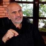 فرشاد مومنی: ۴۰ تا ۶۰ درصد سود بانک‌ها از طریق بازی با نرخ ارز است