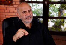 فرشاد مومنی: ۴۰ تا ۶۰ درصد سود بانک‌ها از طریق بازی با نرخ ارز است