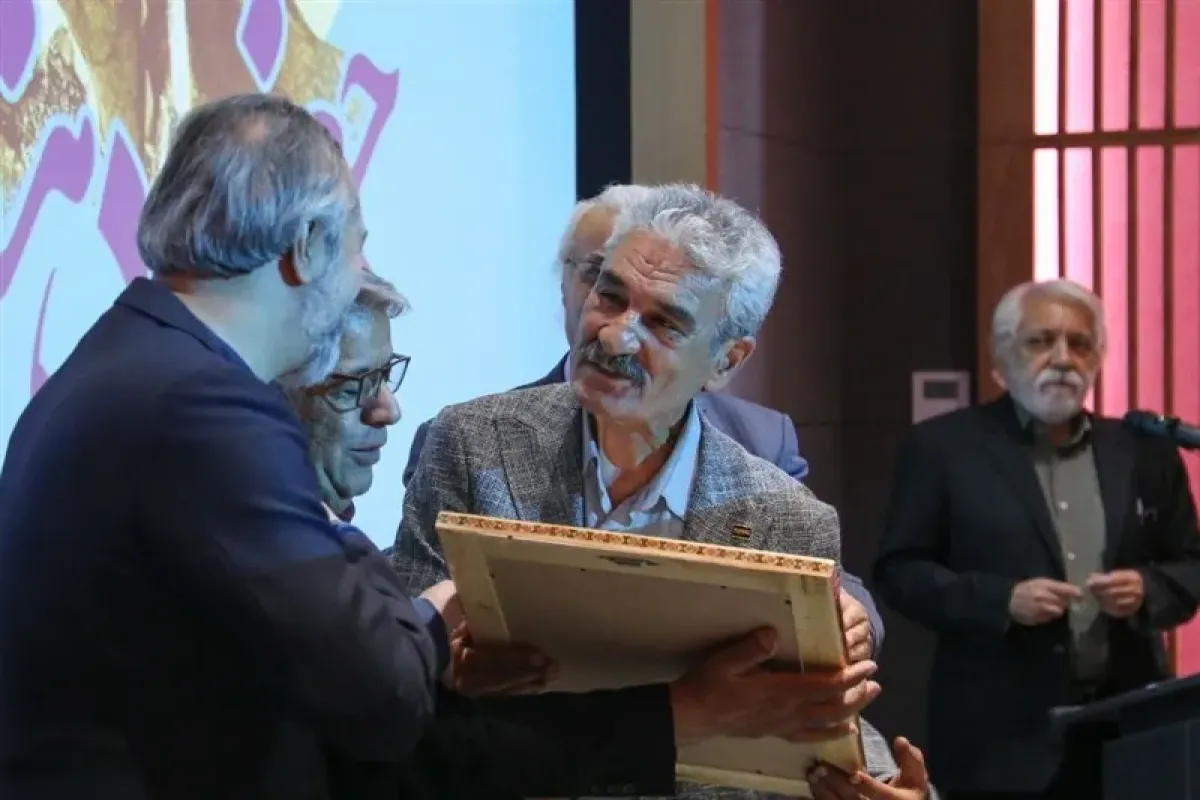 جعفر دهقان نشان درجه‌ یک هنری گرفت