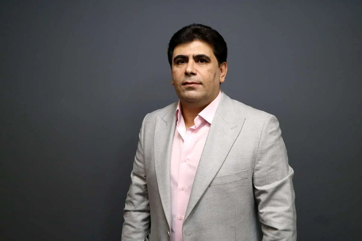 اگر بنزین ۵۰ هزارتومان هم شود مشکل حل نمی‌شود؛ پول ایران بی ارزش است!