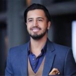 مهرداد صدیقیان به سوگ پدر نشست