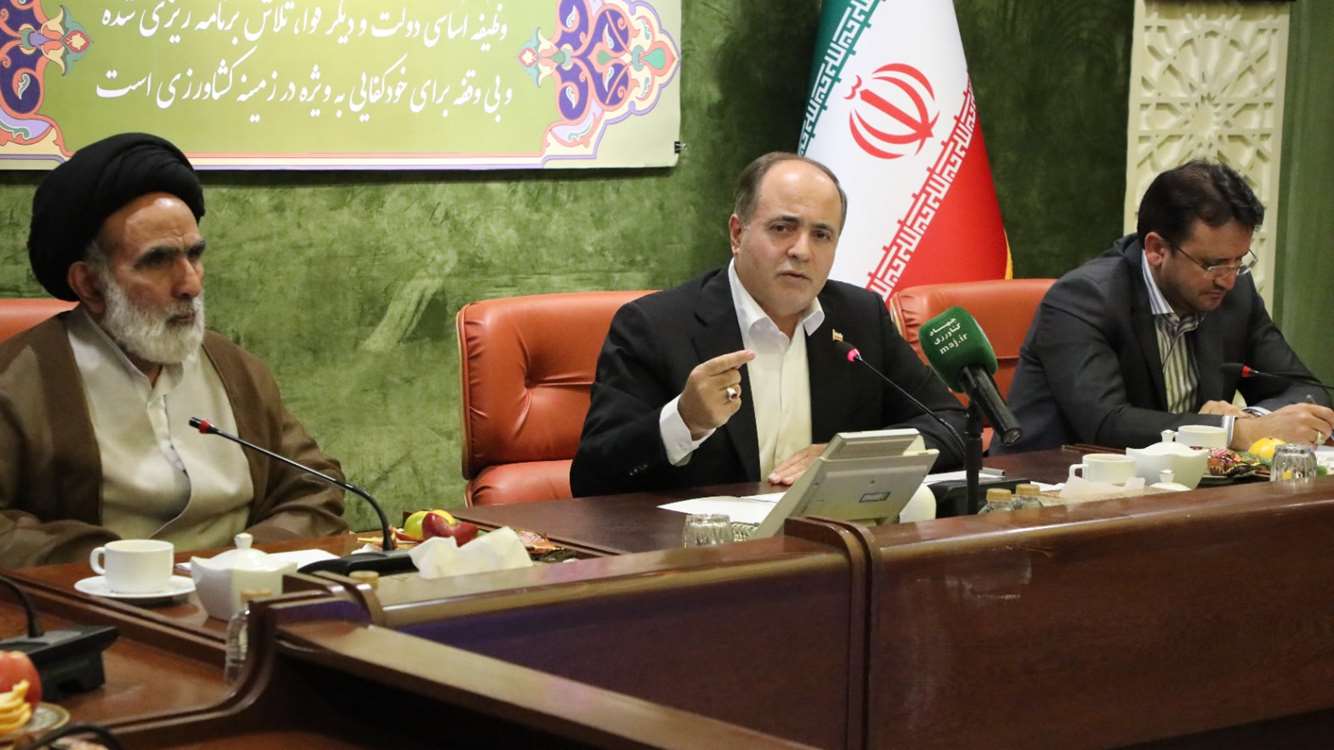 وزارت جهاد کشاورزی از تولیدکنندگان حمایت می‌کند و در مقابل رانت‌خواران می‌ایستد