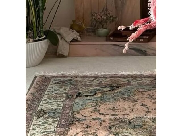 گلاب، فرش ایرانی و تخته نرد در خانه بلا حدید مدل جهانی یعنی چه؟