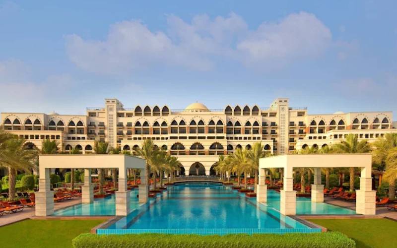 هتل جمیرا زبیل سرای یکی از هتل های دوستدار حیوانات خانگی در دبی است