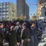 اعتراض بازاریان به سیاست‌های اقتصادی و ناتوانی در کنترل نرخ ارز است