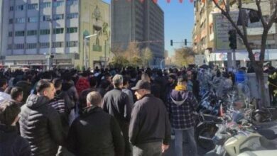 اعتراض بازاریان به سیاست‌های اقتصادی و ناتوانی در کنترل نرخ ارز است