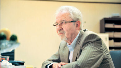 با تعداد زیادی «دولت سایه» روبرو هستیم | بودجه سامان نیابد و تحریمها رفع نشود، پیشبینی خوبی از آینده نداریم