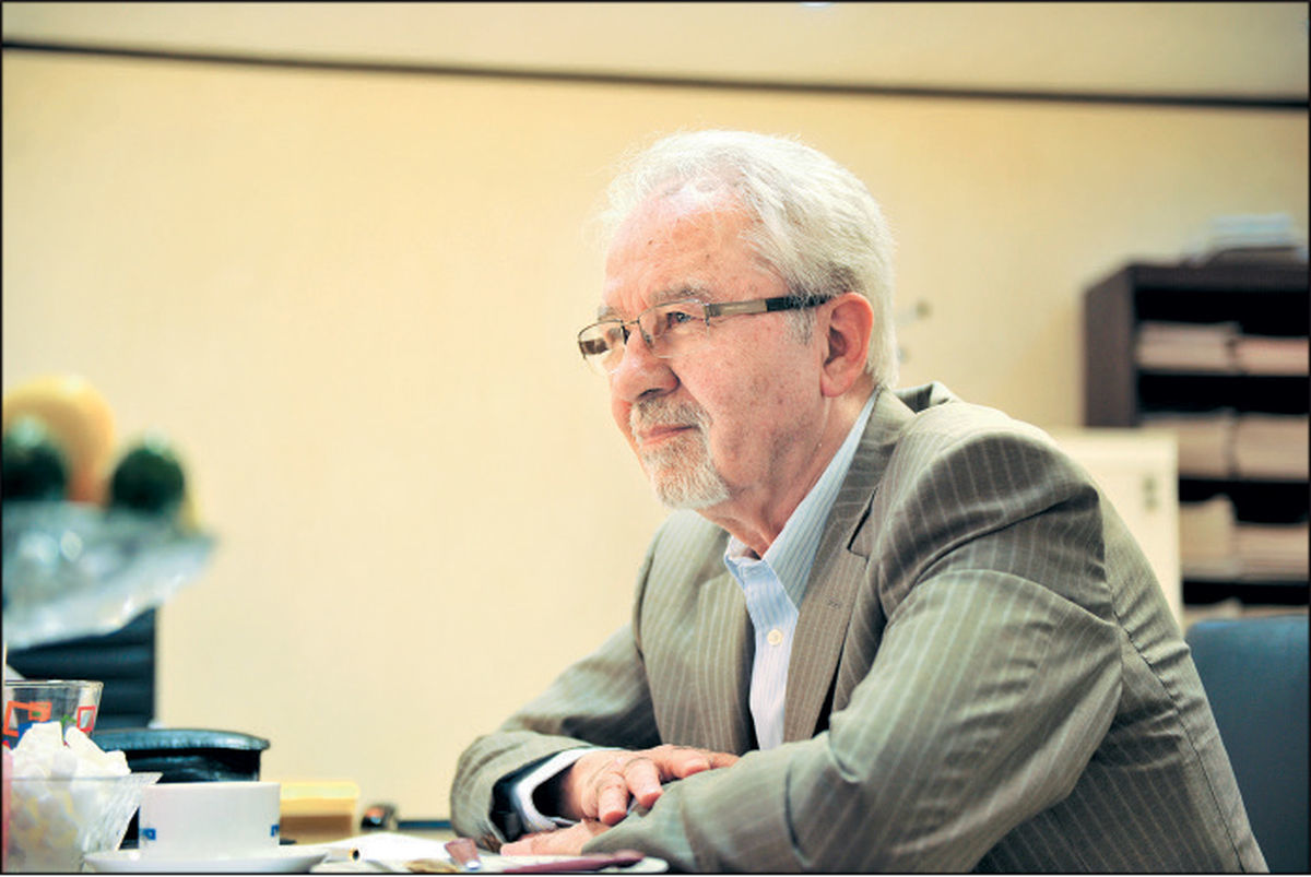 با تعداد زیادی «دولت سایه» روبرو هستیم | بودجه سامان نیابد و تحریمها رفع نشود، پیشبینی خوبی از آینده نداریم