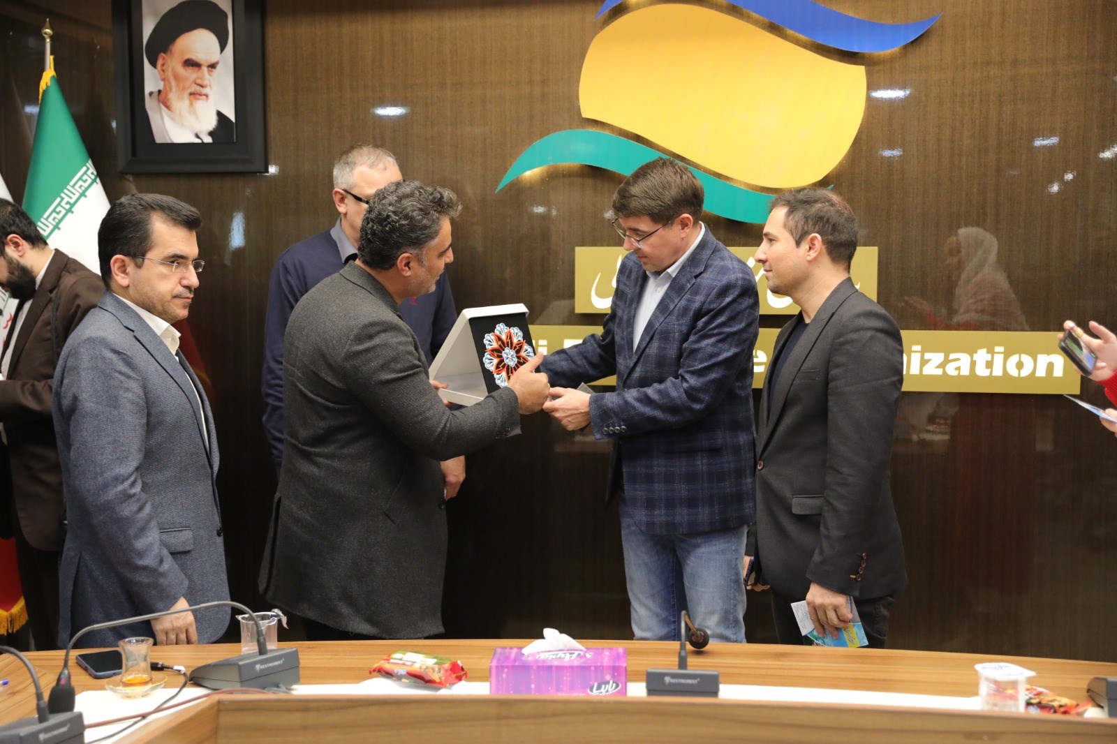 بازدید هیئت اقتصادی روسیه از منطقه آزاد انزلی؛ تقویت همکاری‌های دریایی، حمل‌ونقل و تجارتِ‌غلات