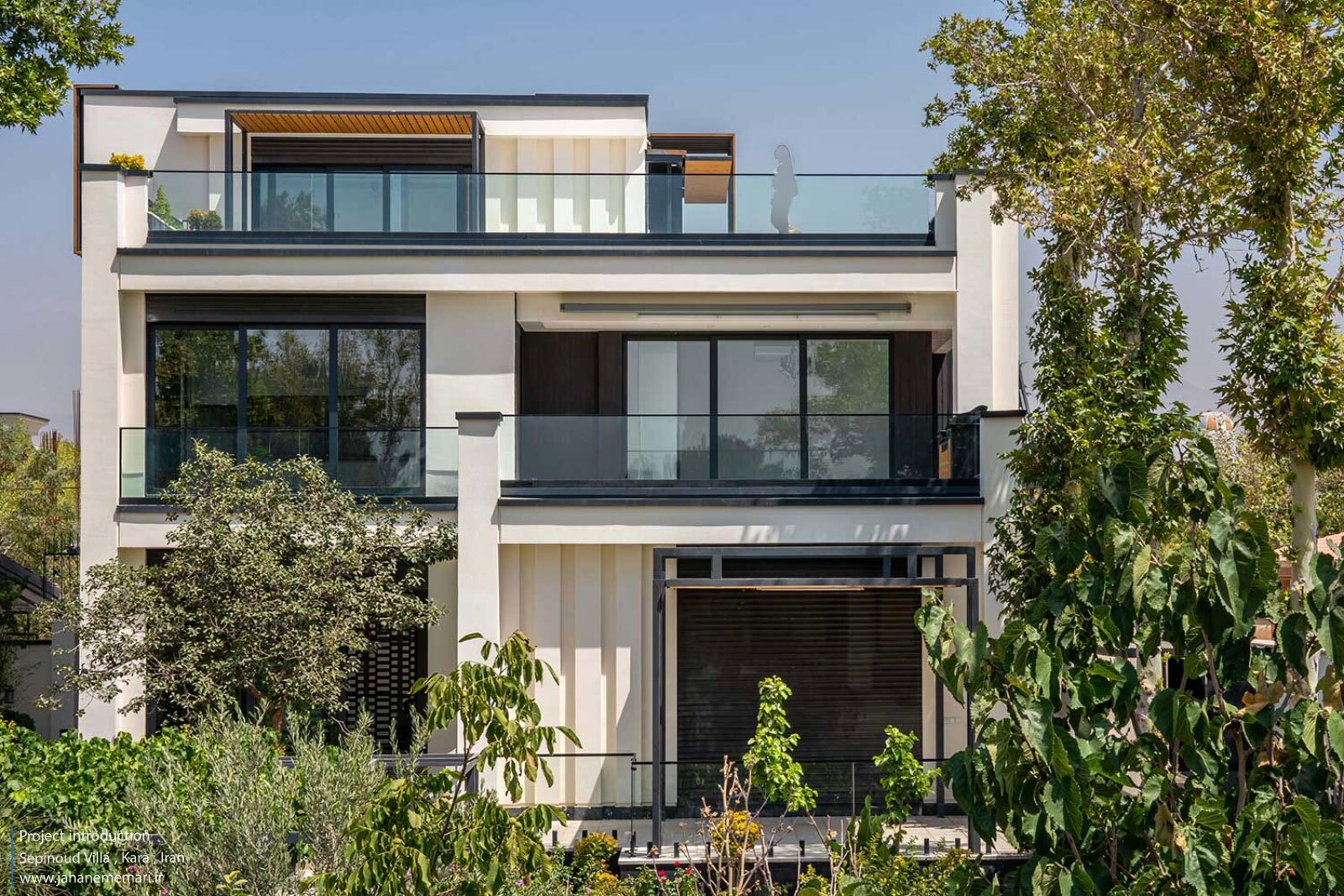 ویلای سپینود کرج؛ پیوند معماری مینیمال و باغ کهن + عکس