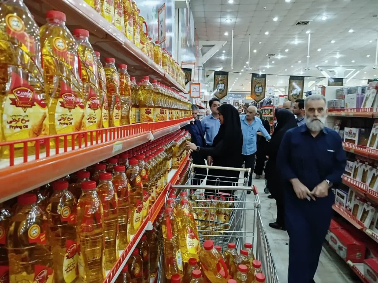 کمبود روغن سرخ کردنی در بازار؛ تولیدکنندگان خواستار تعیین تکلیف ارز شدند!