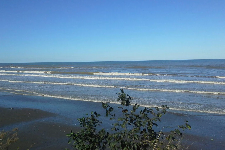 ساحل رامسر برای شنا