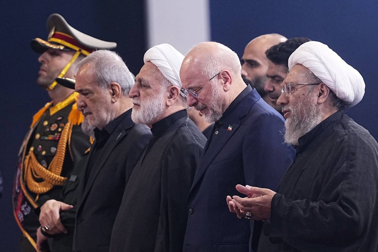 ادای احترام به رهبران نیروها
