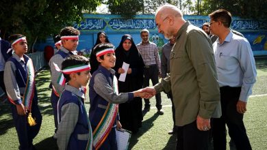 تصاویر: حضور قالیباف در جمع دانش آموزان مدرسه شهید آیت