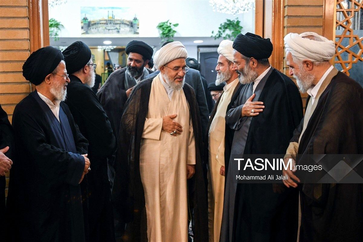 تصاویر: مراسم ارتحال آیت‌الله شبیری زنجانی در حرم حضرت معصومه (س)