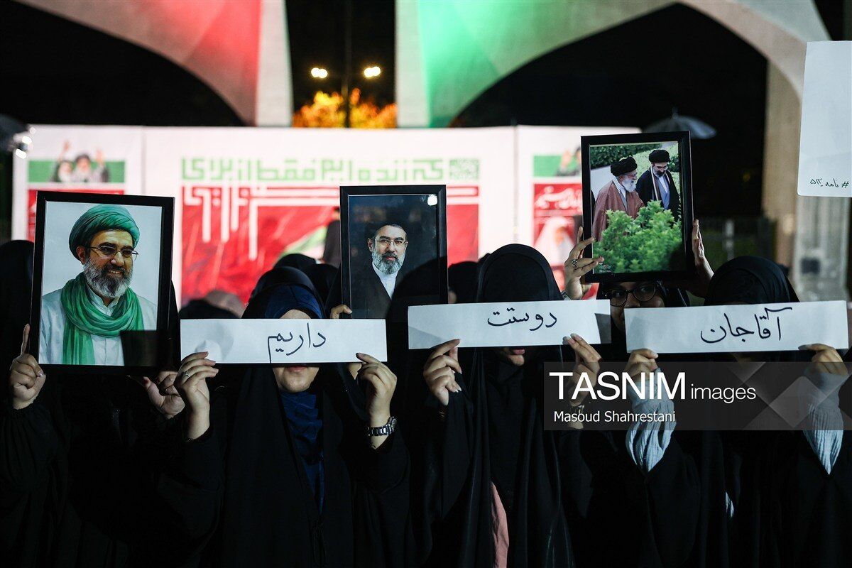 تصاویر: اجتماع دانشجویان هم‌عهد در دانشگاه تهران