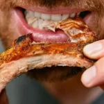 مطالعه جدید: گوشت‌خواران بیشتر از گیاه‌خواران شانس رسیدن به ۱۰۰ سالگی دارند
