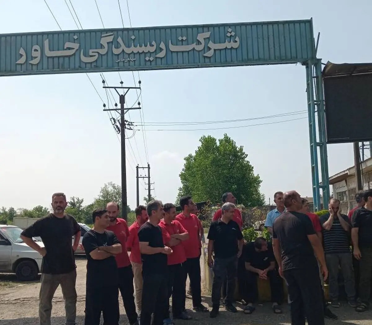 وضعیت کارگران ریسندگی خاور در حال بررسی است | نوسازی خط تولید و تعیین تکلیف مطالبات کارگری